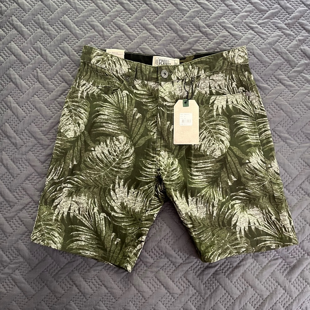 Free Planet shorts. size 30